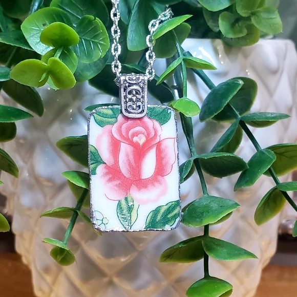 2 Necklaces - Picture 4 of 7